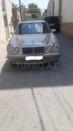 Mercedes E 240 1999, 218,471 km - 2.4 l - Bakı