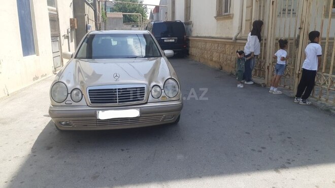 Mercedes E 240 1999, 218,471 km - 2.4 l - Bakı