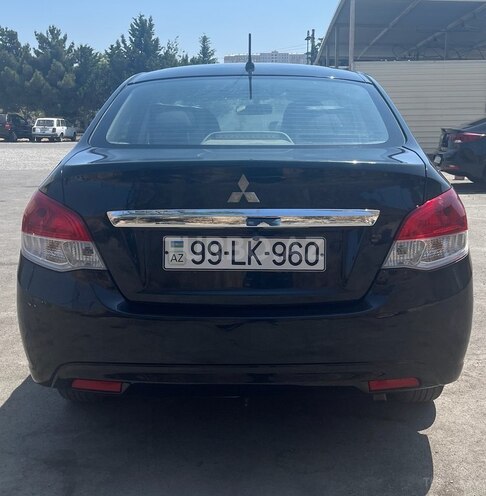 Mitsubishi Attrage 2014, 172,000 km - 1.2 л - Bakı