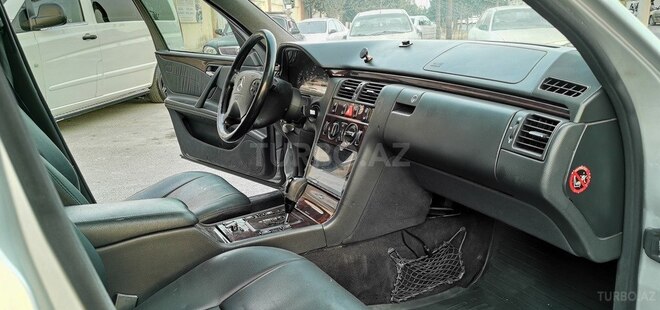 Mercedes E 220 d 2001, 287,000 km - 2.2 l - Bakı