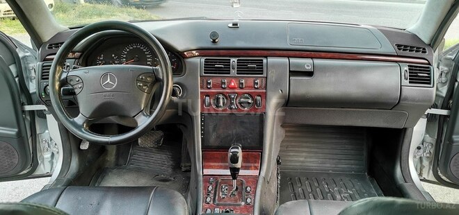 Mercedes E 220 d 2001, 287,000 km - 2.2 l - Bakı