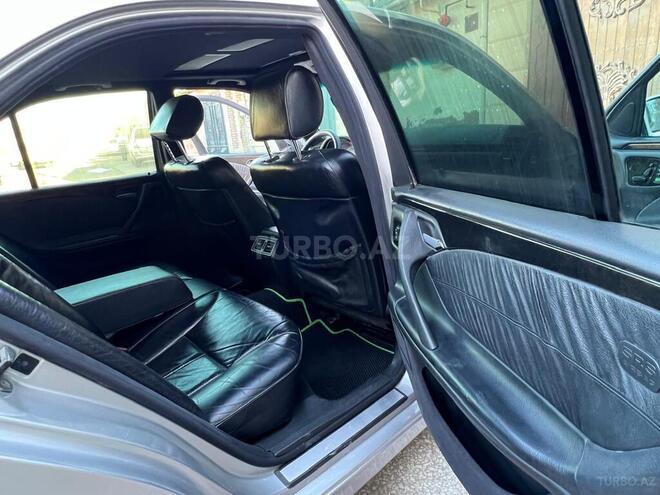Mercedes E 240 2001, 325,000 km - 2.4 l - Sumqayıt
