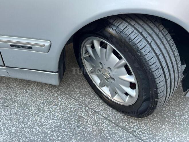 Mercedes E 240 2001, 325,000 km - 2.4 l - Sumqayıt