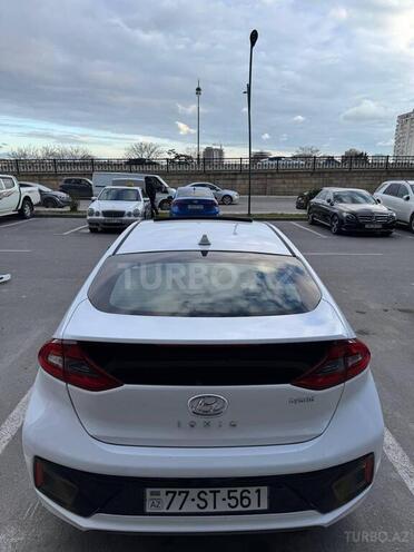 Hyundai IONIQ-8