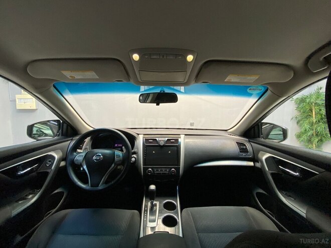 Nissan Altima-8