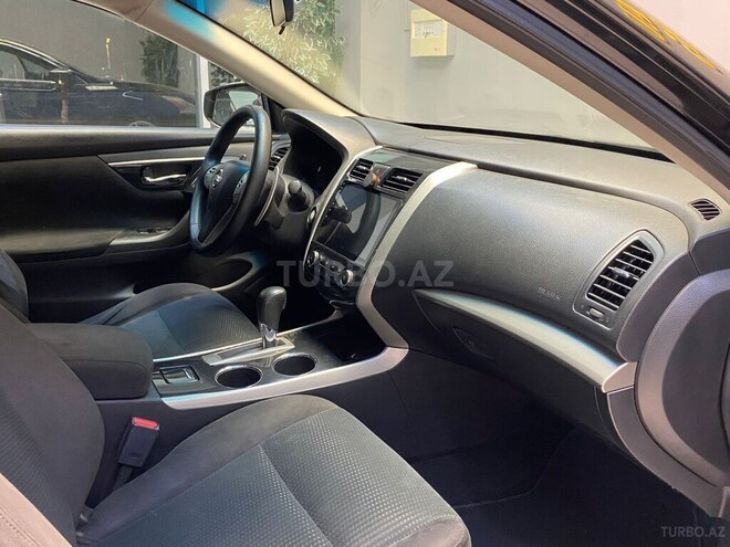 Nissan Altima-10