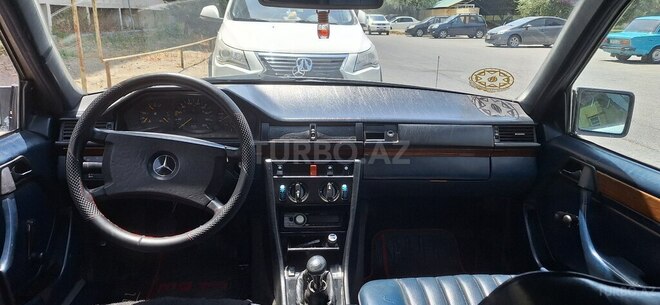 Mercedes E 250 1990, 374,000 km - 2.5 l - Bakı