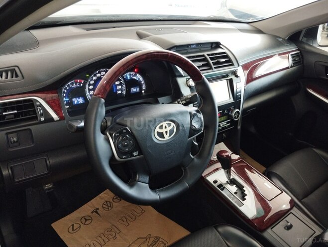 Toyota Camry-13