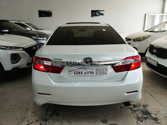 Toyota Camry-5