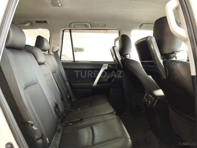 Toyota Land Cruiser Prado-8