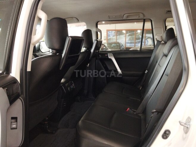 Toyota Land Cruiser Prado-12