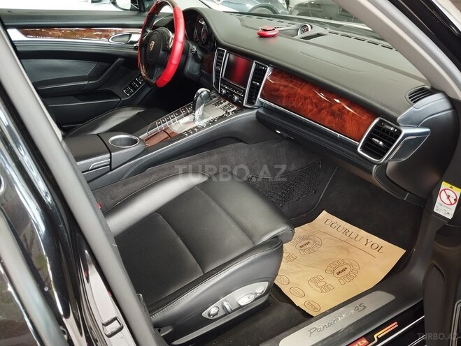 Porsche Panamera 4S-17