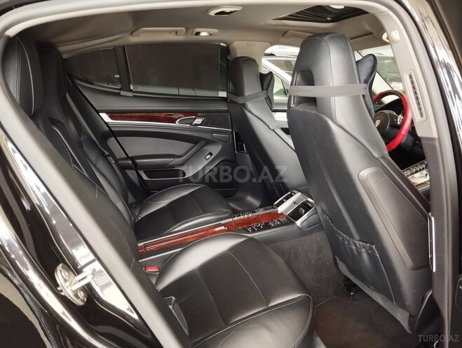 Porsche Panamera 4S-15