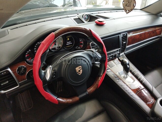 Porsche Panamera 4S-9
