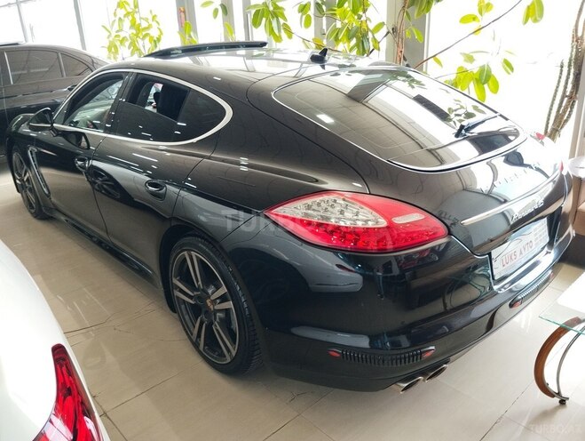 Porsche Panamera 4S-4