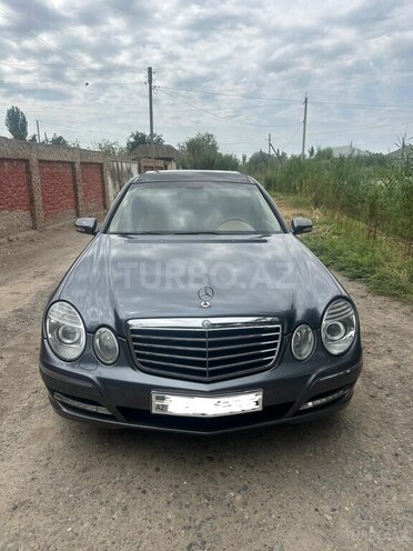 Mercedes E 280-1