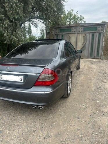 Mercedes E 280-11