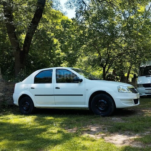 Renault Logan-3