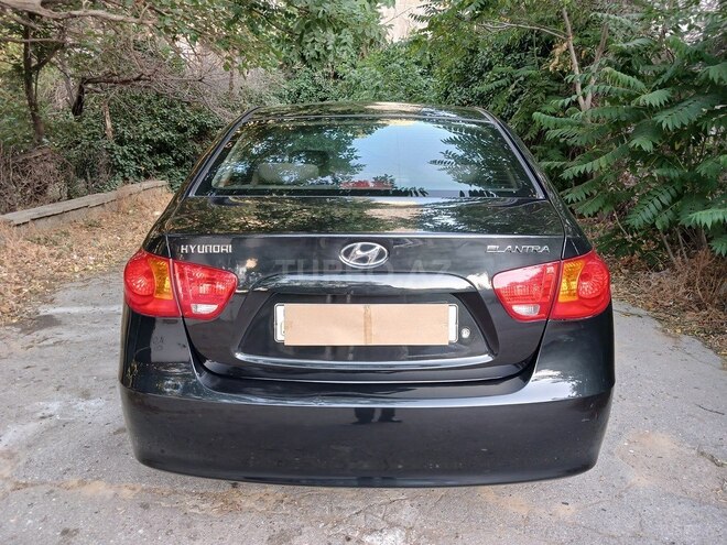 Hyundai Elantra-4