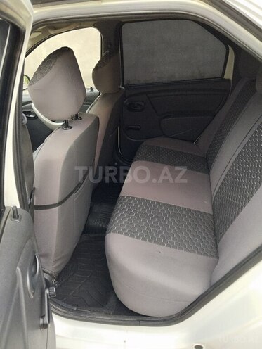 Renault Logan-6