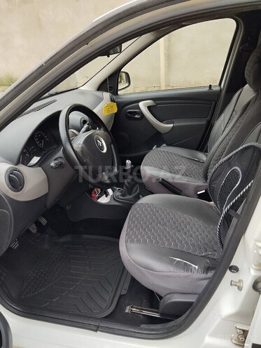 Renault Logan-7