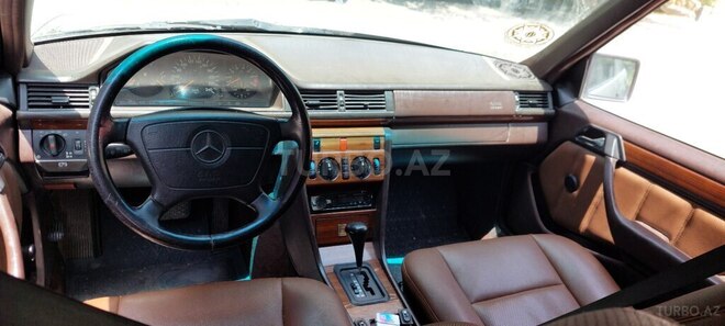 Mercedes E 200-4