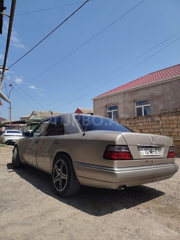 Mercedes E 200 1994, 413,000 km - 2.0 л - Bakı