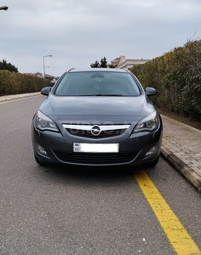 Opel Astra 2011, 199,000 km - 1.4 л - Bakı