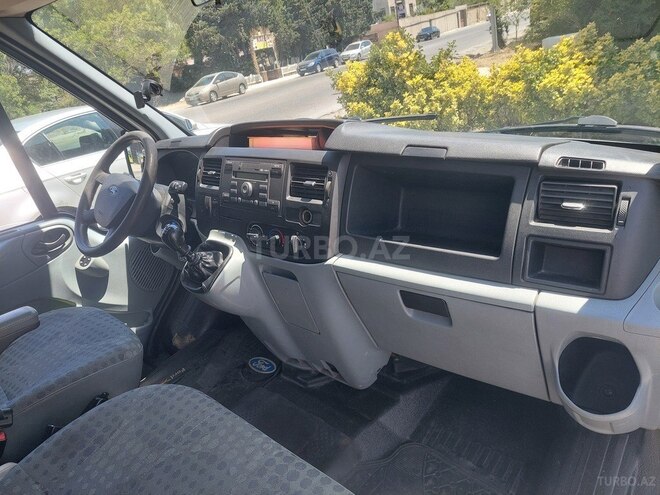 Ford Transit-5