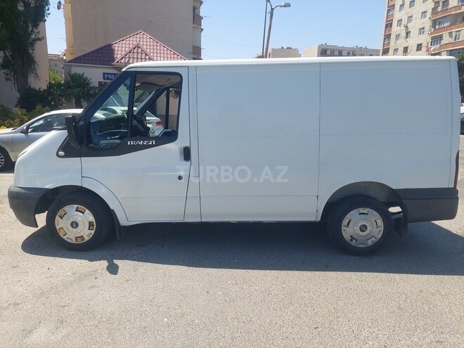 Ford Transit-10