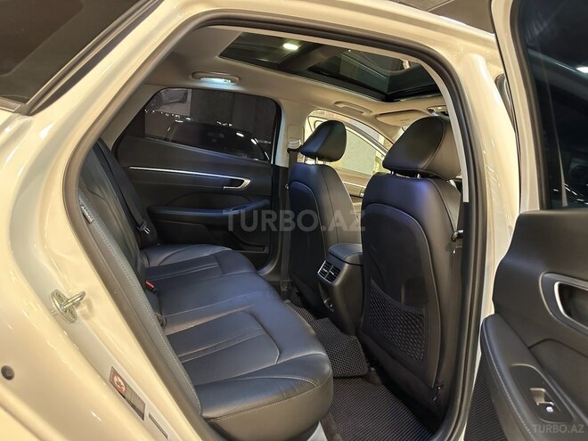 Hyundai Sonata-12