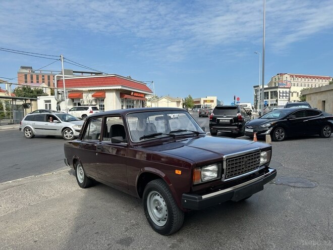 LADA (VAZ) 2107-2