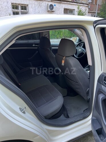 Volkswagen Jetta-13