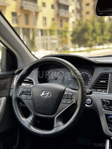 Hyundai Sonata-12