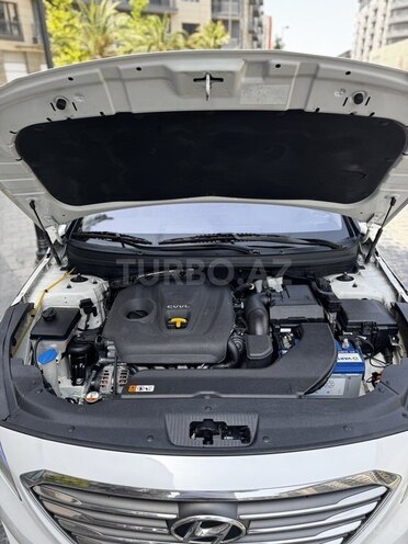 Hyundai Sonata-15