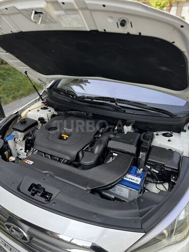 Hyundai Sonata-16