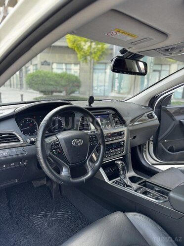 Hyundai Sonata-14