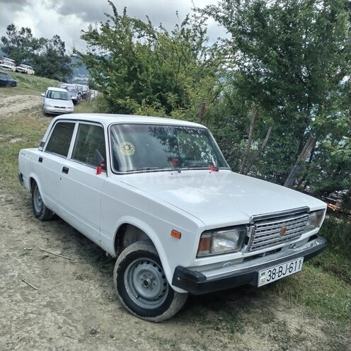 LADA (VAZ) 2107 2001, 95,000 km - 1.6 l - Quba