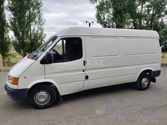 Ford Transit-4
