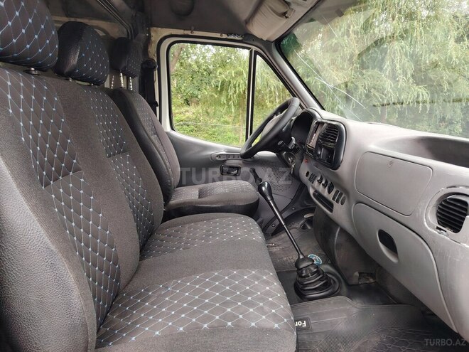 Ford Transit-9