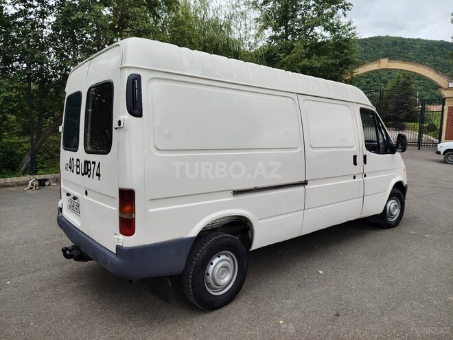 Ford Transit-10