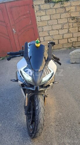 CFMOTO 300 SR-S-1