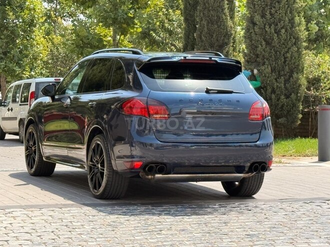 Porsche Cayenne-13