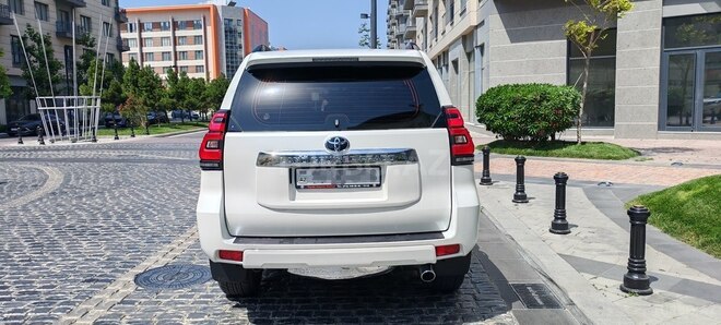 Toyota Land Cruiser Prado-4