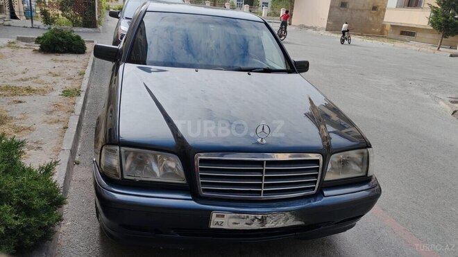 Mercedes C 220 d-3