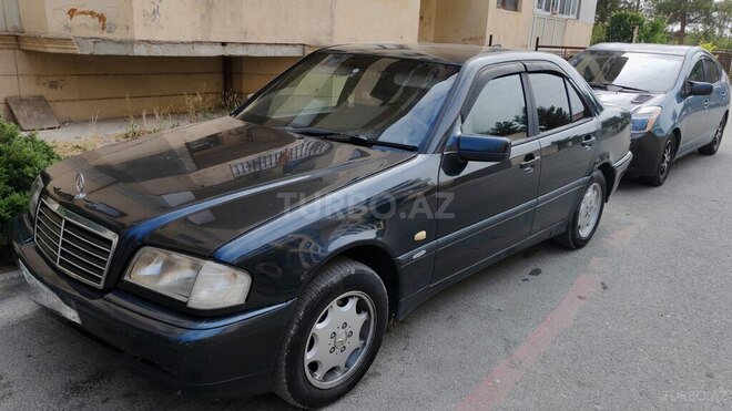 Mercedes C 220 d-4