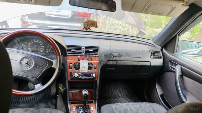 Mercedes C 220 d-6