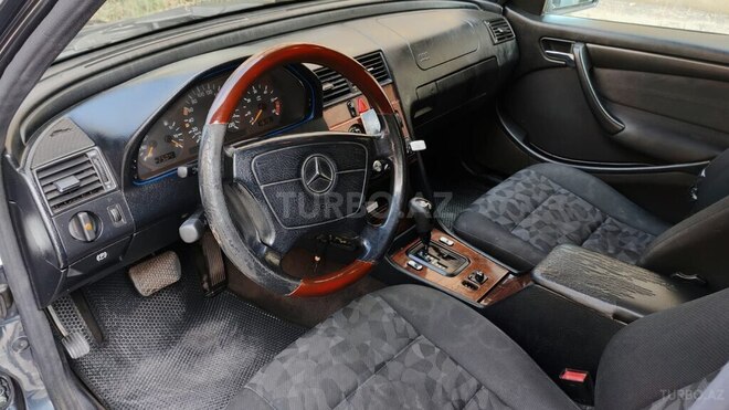 Mercedes C 220 d-7