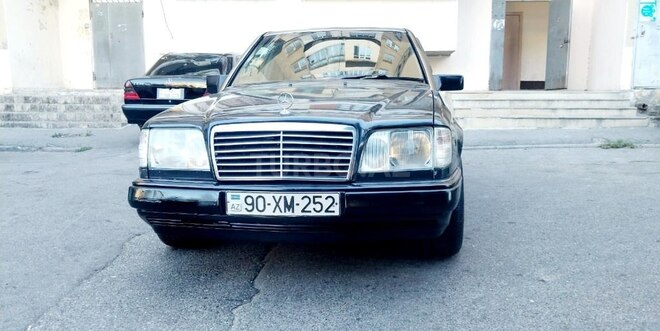 Mercedes E 220 1994, 438,000 km - 2.2 l - Bakı