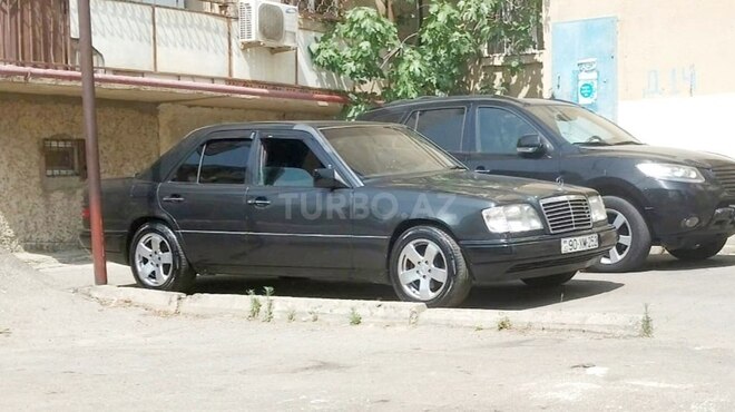 Mercedes E 220 1994, 438,000 km - 2.2 l - Bakı